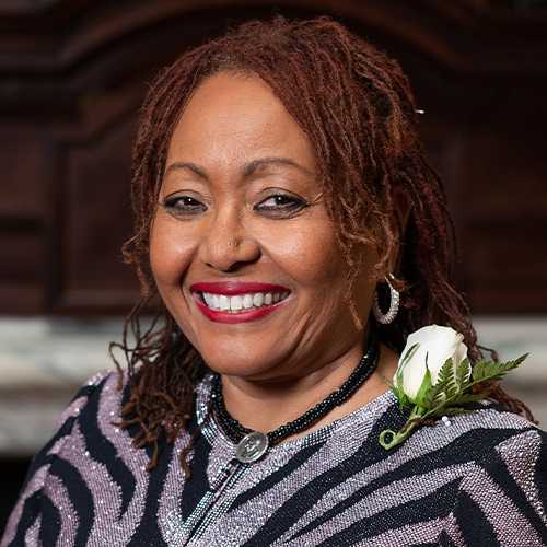 Headshot of Lynda Thomas-Mabine